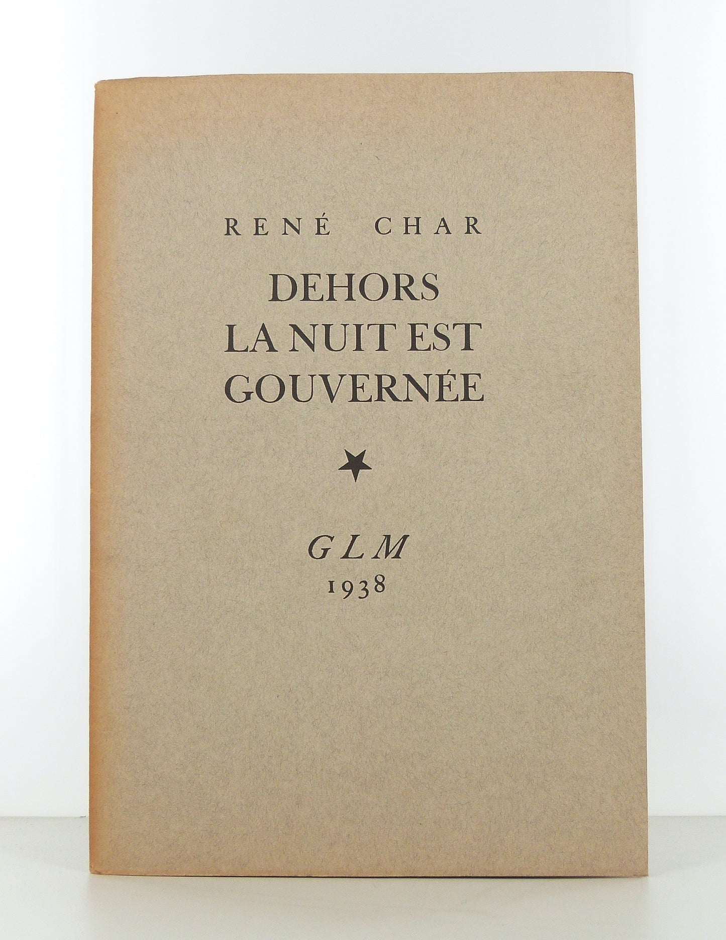 Dehors la nuit est gouvernée