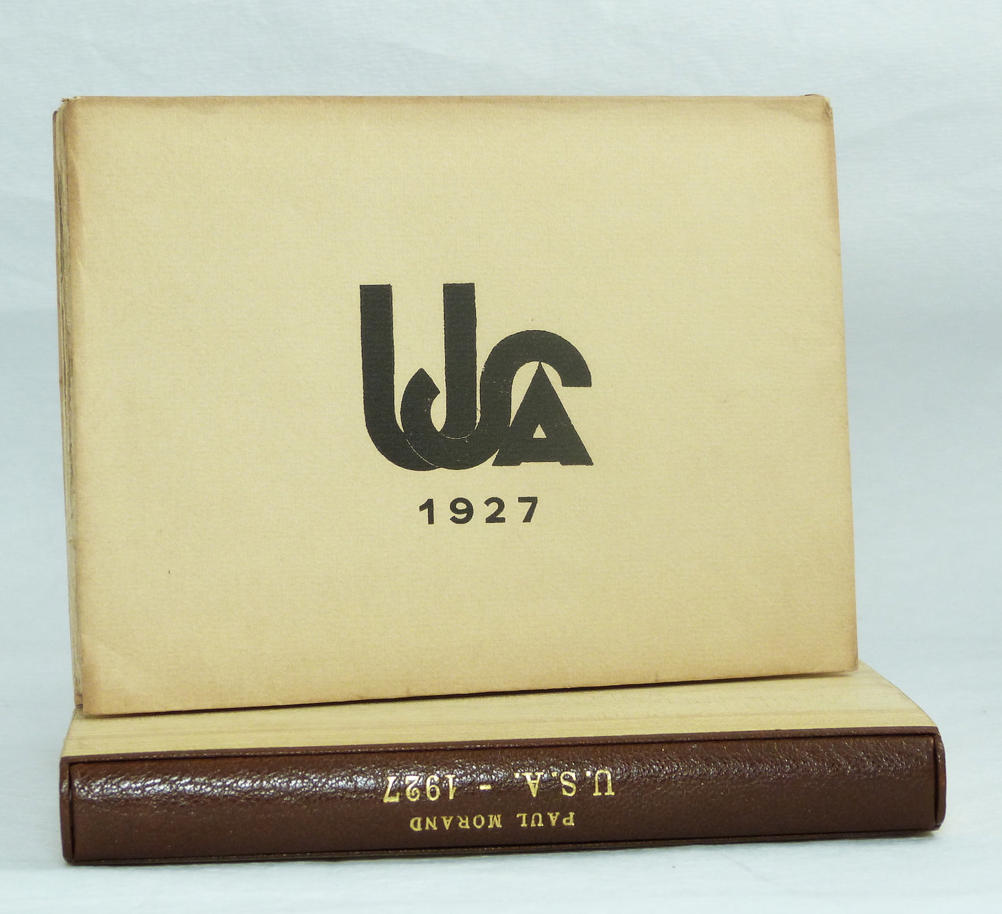 U.S.A. - 1927. Album de photographies lyriques.