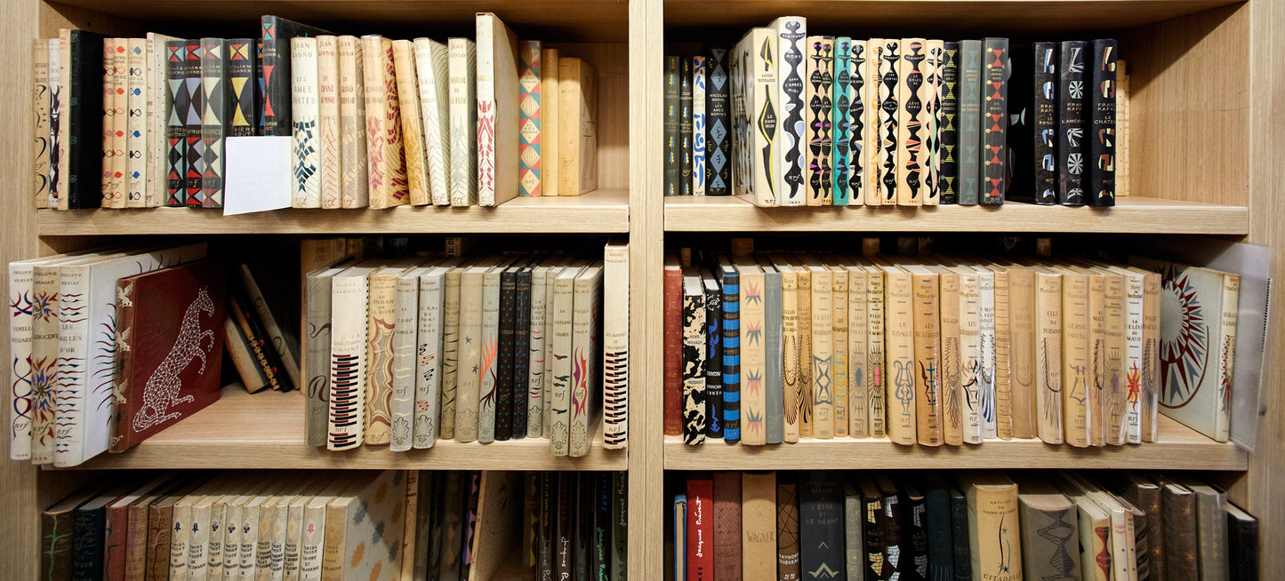 Set of 550 books (out of 552) from the Gallimard NRF Bonet-Prassinos collection