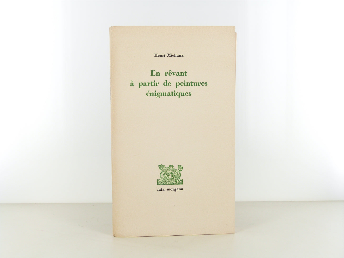 En rêvant à partir de peintures énigmatiques