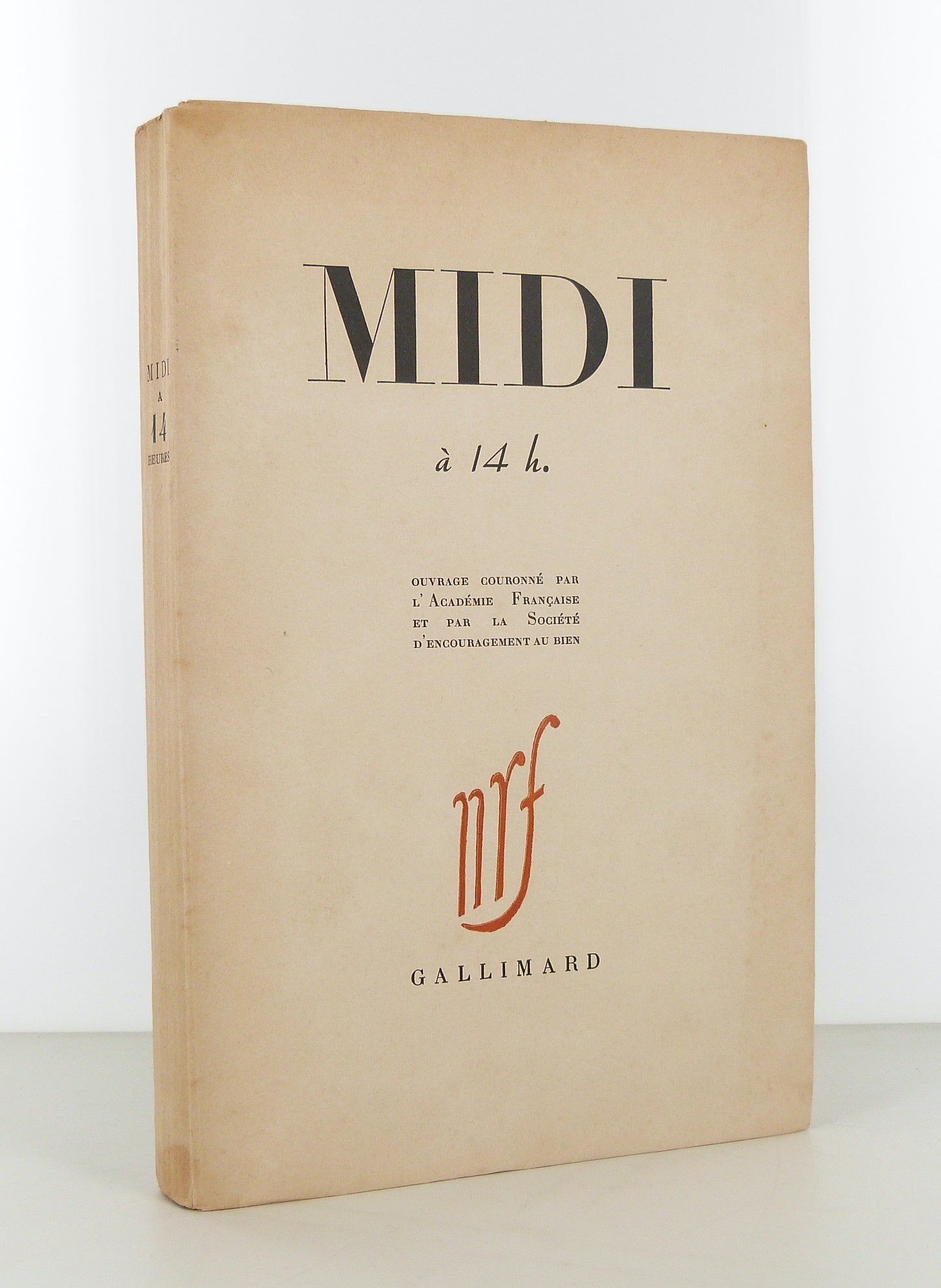Midi à 14 h.