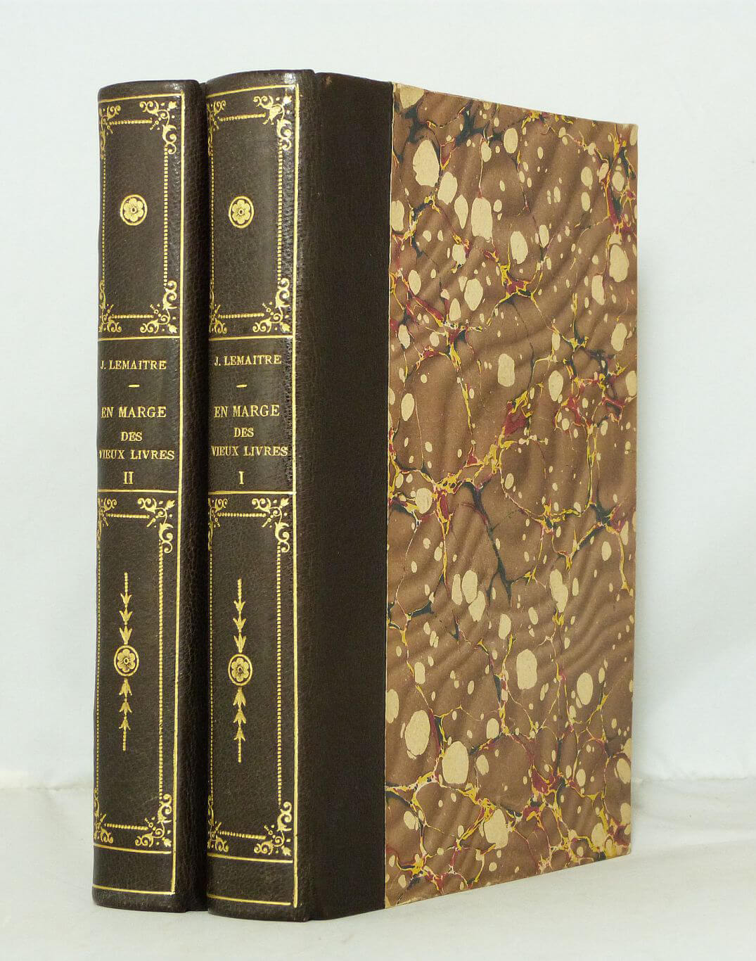 En marge des vieux livres. Contes.