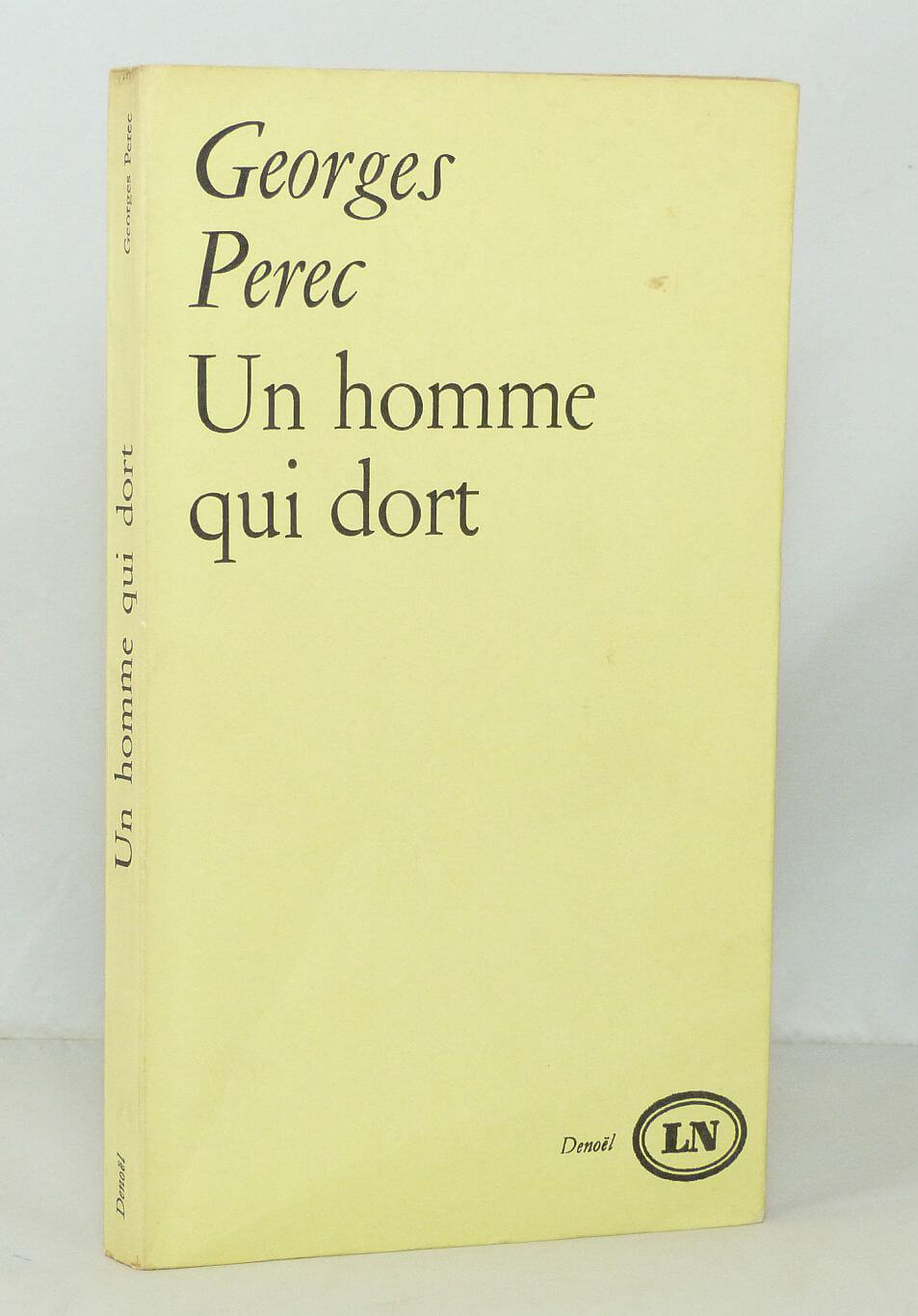 Un homme qui dort