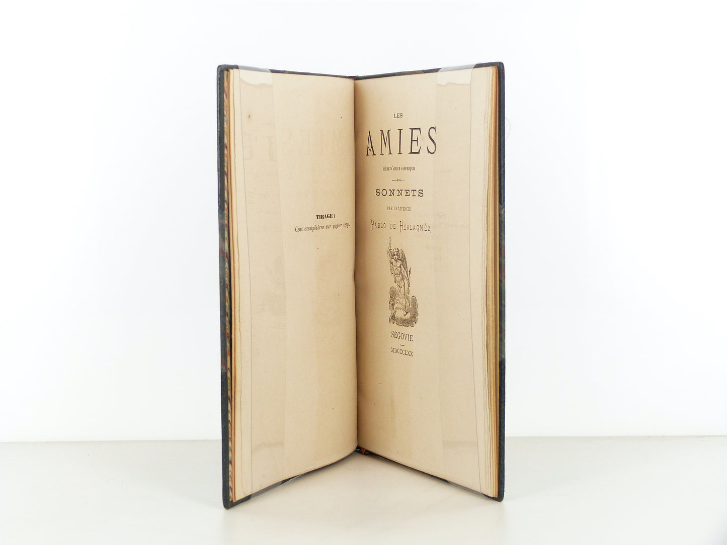 Les Amies. Scènes d'amour saphique. Sonnets par le licencié Pablo de Herlagnèz.