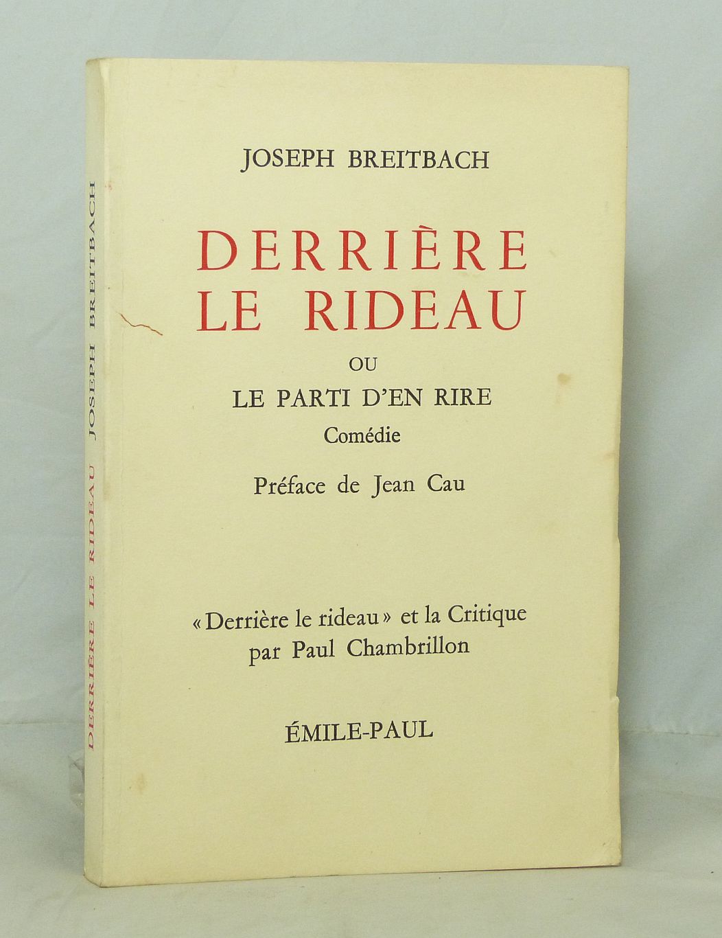 Derrière le rideau