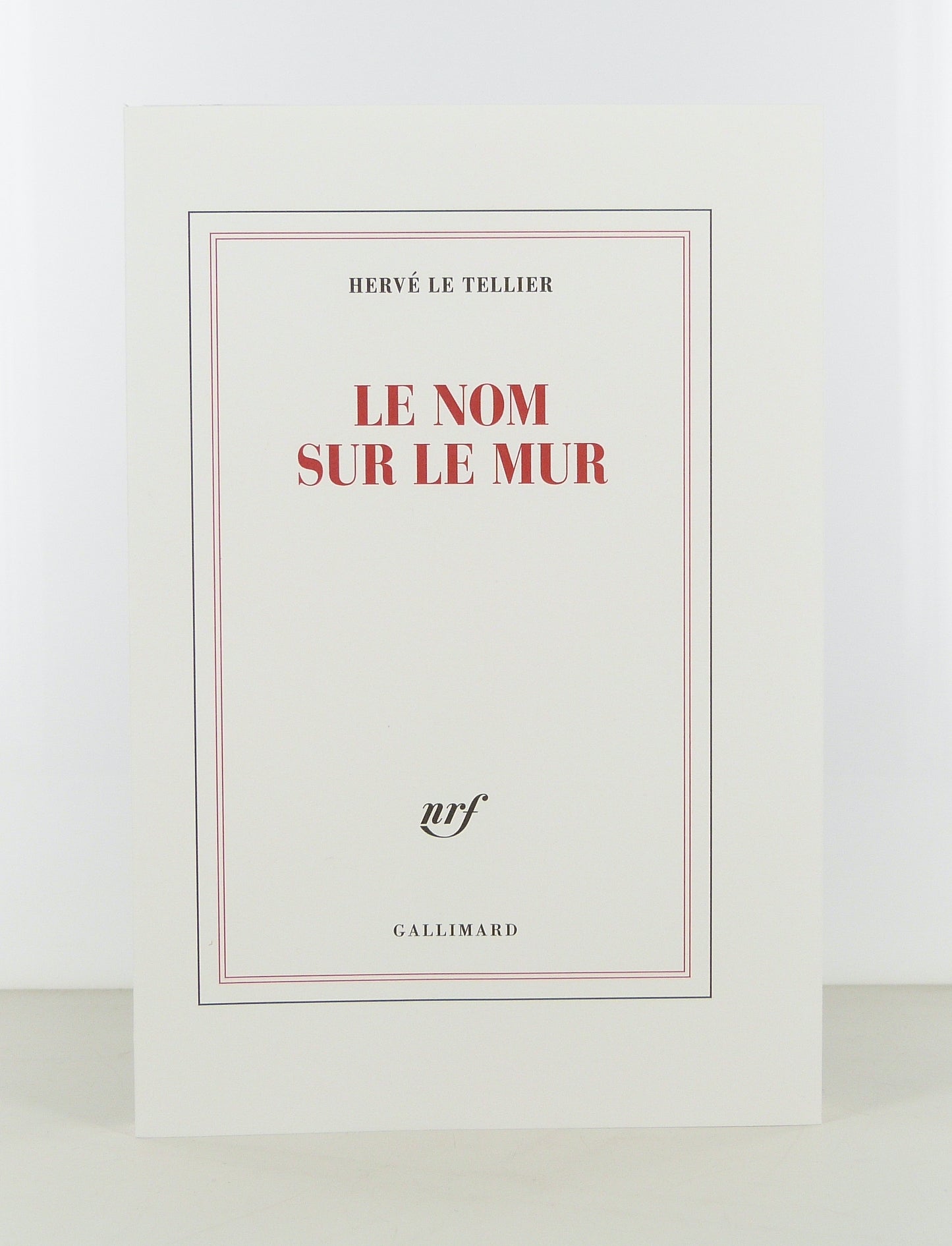 Le nom sur le mur