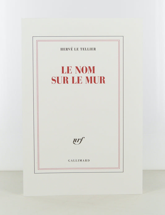 Le nom sur le mur