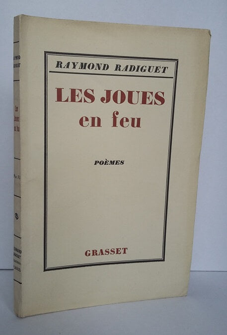Les joues en feu.