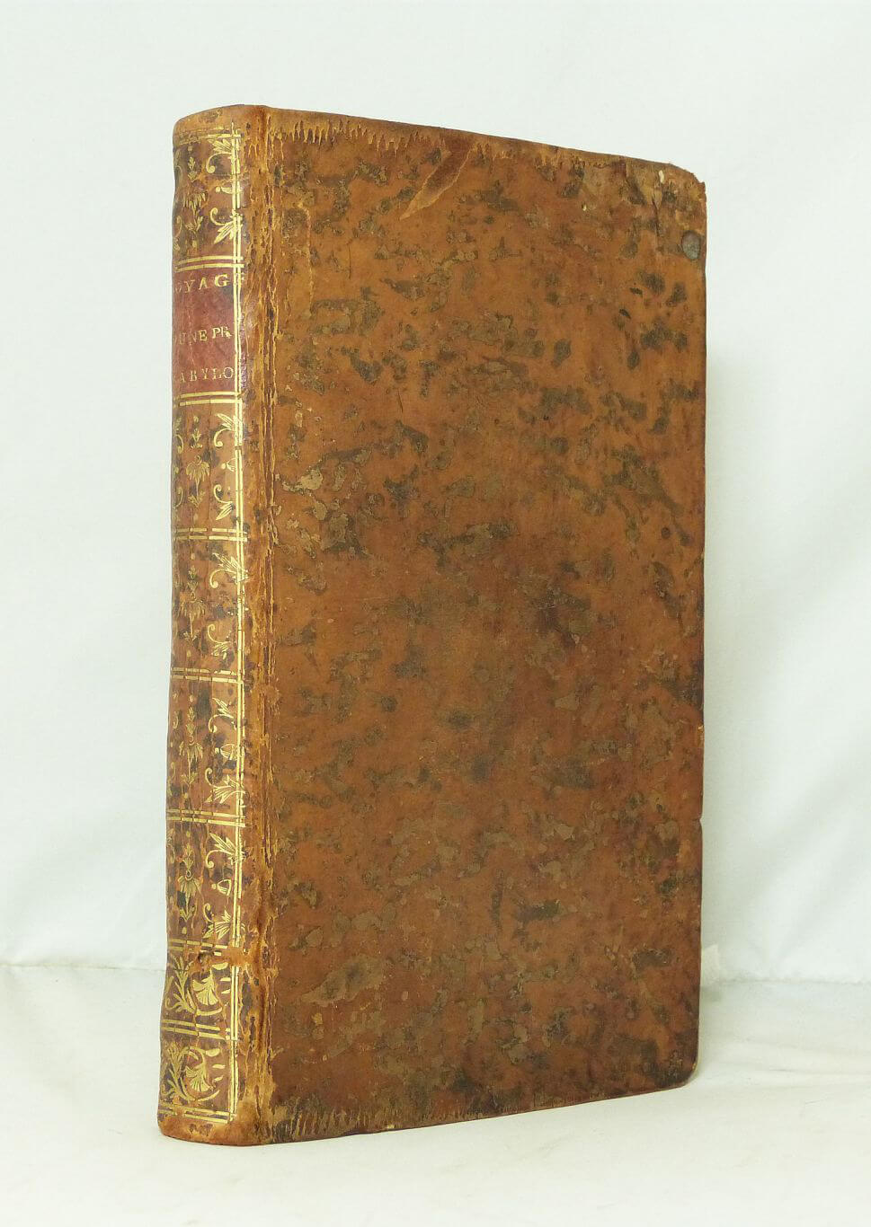 Voyages et aventures d'une princesse babylonienne, pour servir de suite à ceux de Scarmentado. Par un vieux philosophe qui ne radote pas toujours. Est relié à la suite Les Souvenirs de Madame de Caylus
