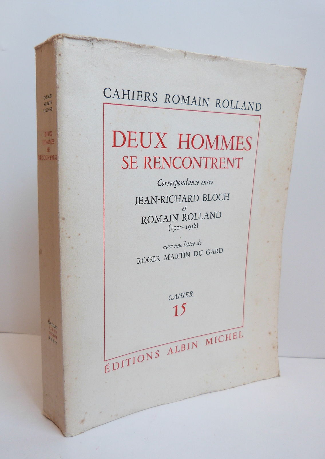 Deux hommes se rencontrent.