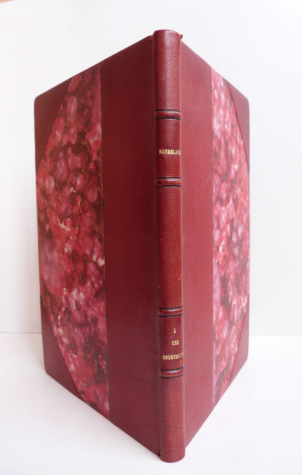 To a Courtesan. Unpublished poem by Charles Baudelaire published from the original manuscript and adorned with eight etchings by Creixams [Followed by] Amoenitates Belgicae unpublished manuscript published with an introduction by Pierre Dufay