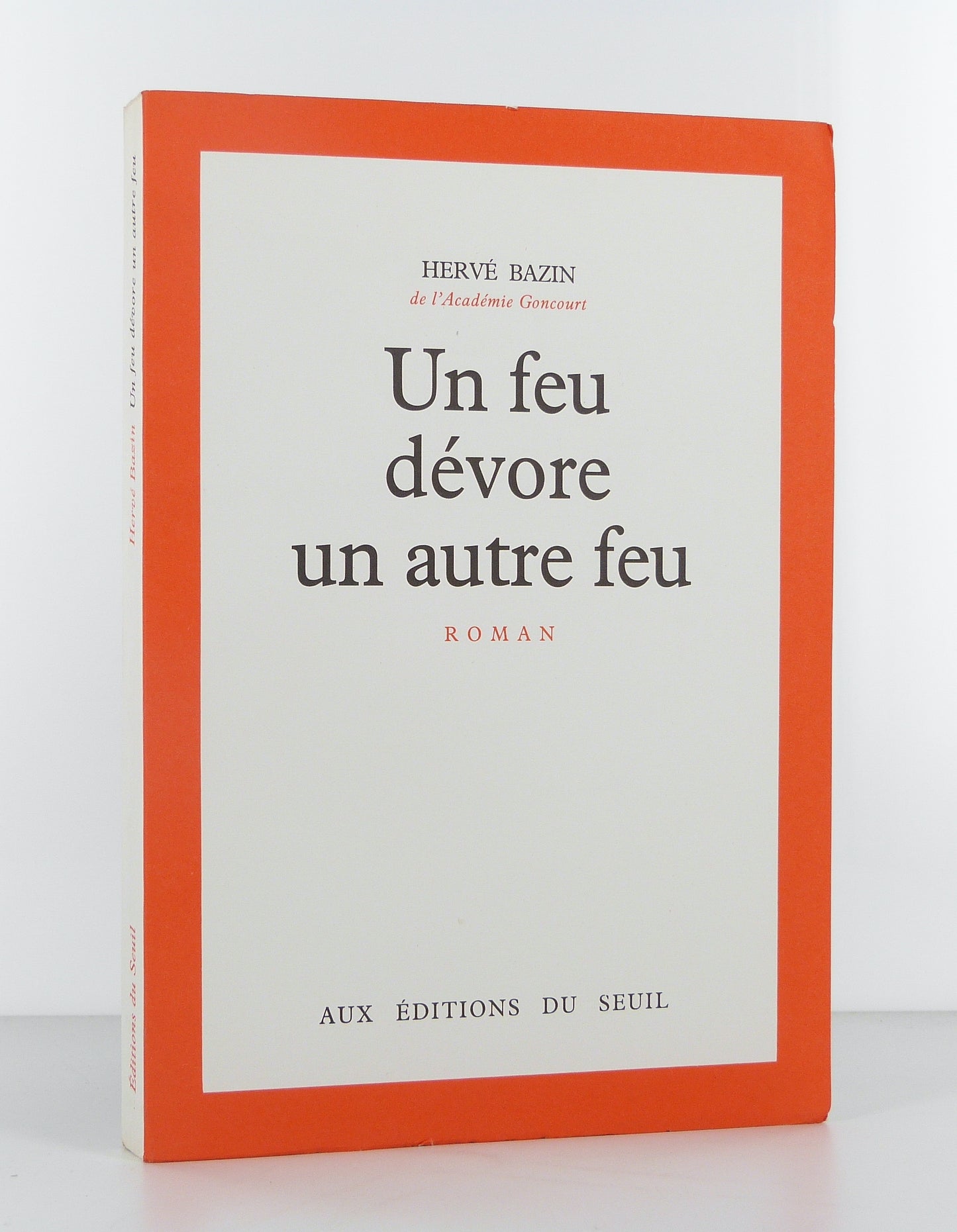 Un feu dévore un autre feu