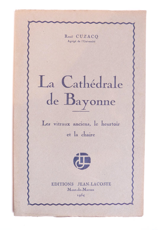 La Cathédrale de Bayonne. Les vitraux anciens, le heurtoir et la chaire.
