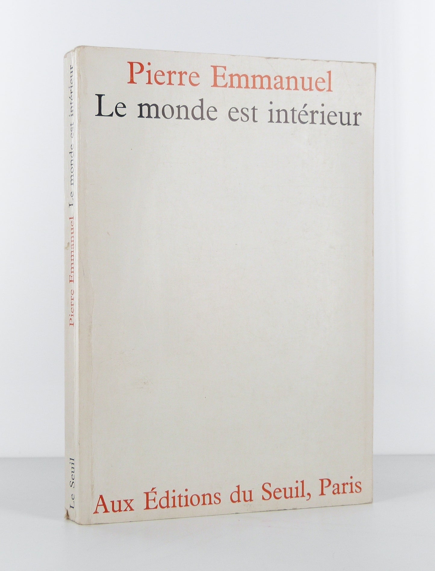 Le monde est intérieur. Essais.