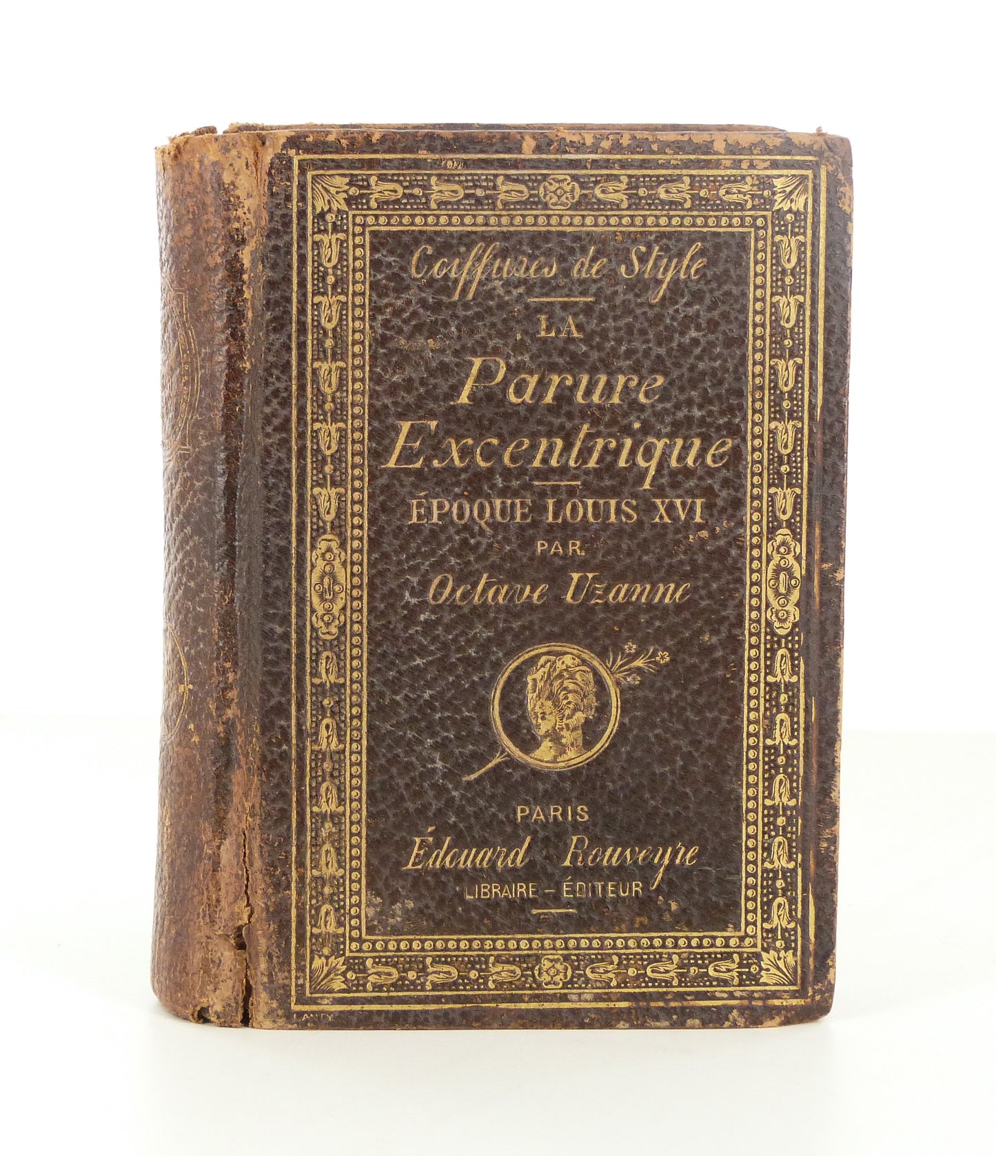 Coiffures de Style. La parure excentrique. Époque Louis XVI.