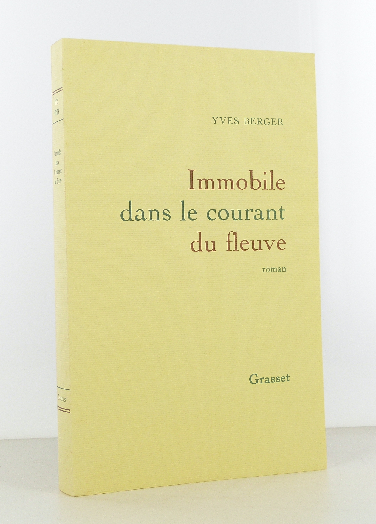 Immobile dans le courant du fleuve