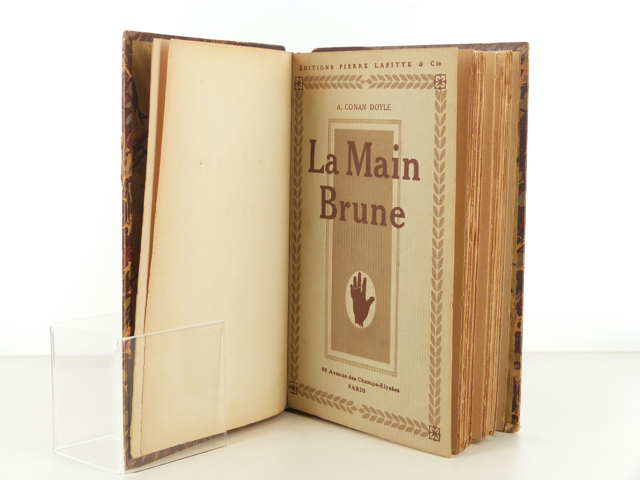 La main brune