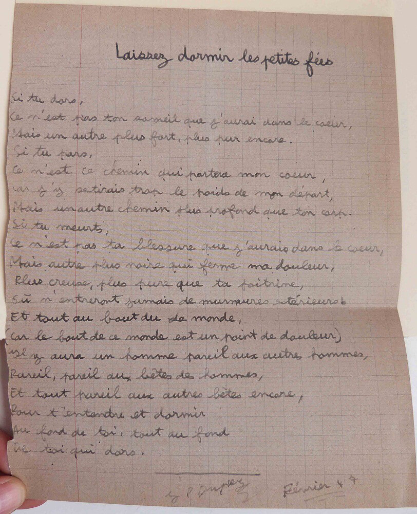 Un bruit de baiser ferme le monde