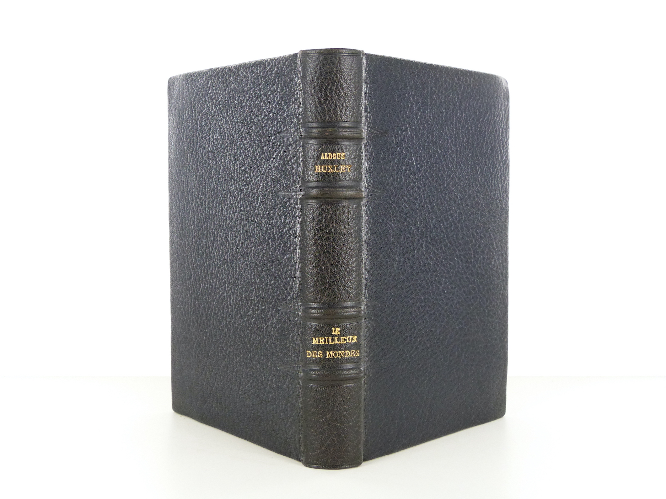Vue des deux plats et du dos de l'édition originale française du Meilleur des mondes d'Aldous Huxley