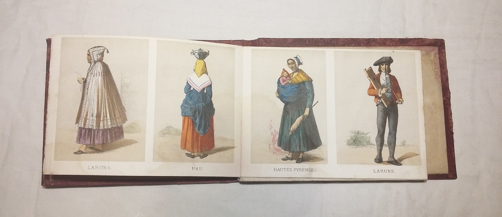 50 costumes des Pyrénées