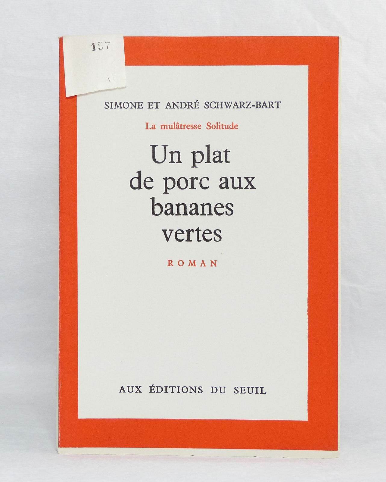 Un plat de porc aux bananes vertes