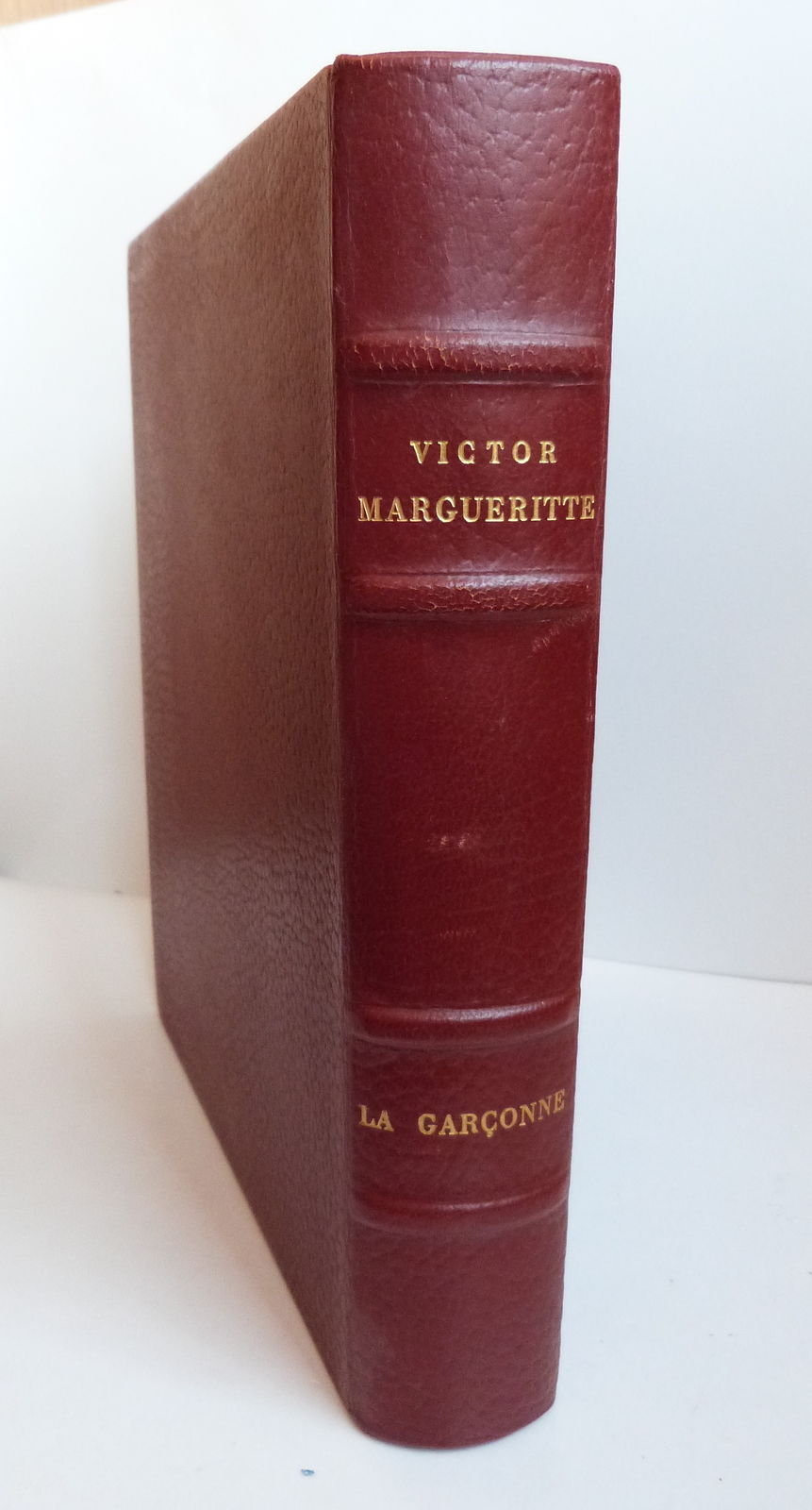 La garçonne. Roman de moeurs.