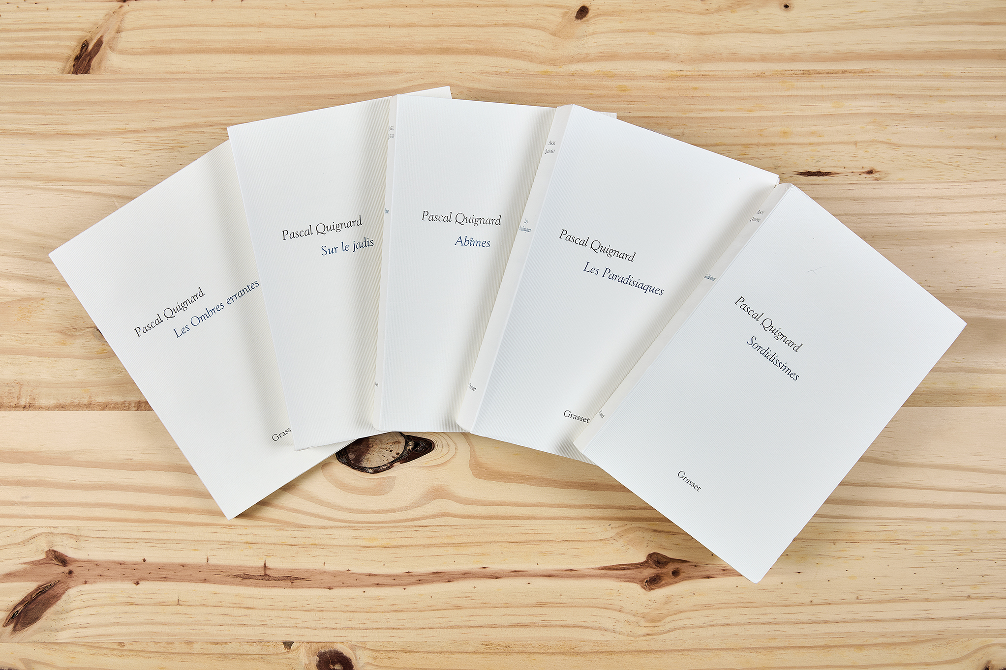 Réunion des 5 premiers volumes du cycle « Dernier Royaume ».